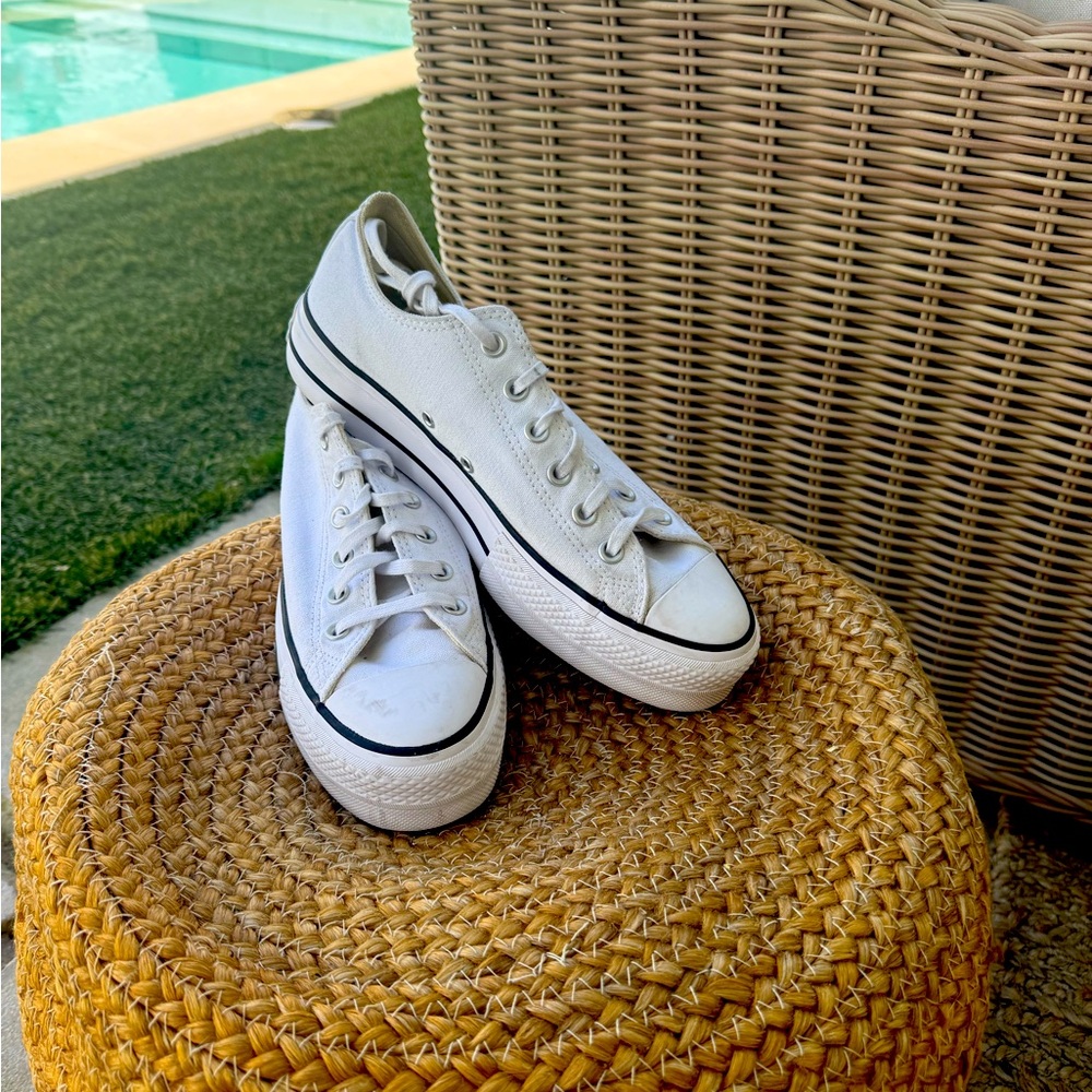 👟 Converse Chuck Taylor All Star Low Top – White | Men’s 7.5 / Women’s 9.5